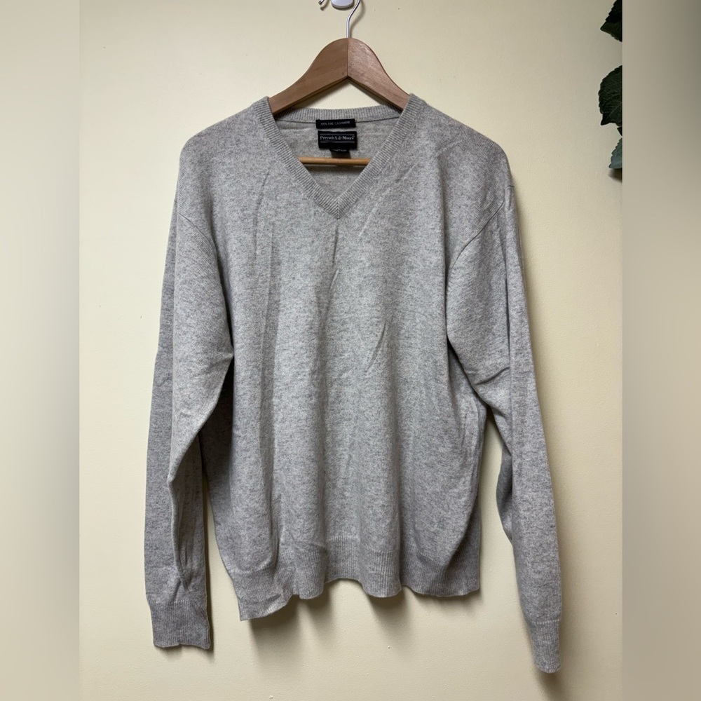 Cashmere Preswick & Moore Heather Grey V Neck Sweater - Medium